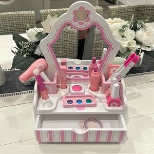 Melissa Doug wooden little girls vanity set